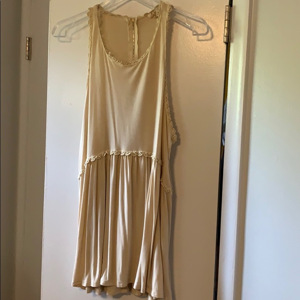 Flowy tank with zipper